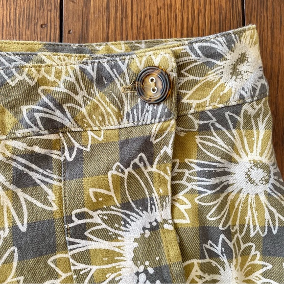 Urban Outfitters floral yellow plaid skirt with pleated front and 2 back pockets - Picture 8 of 8